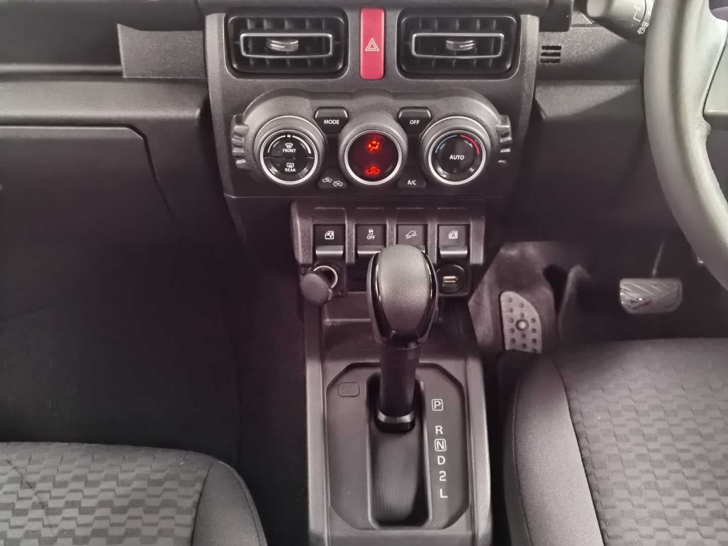 SUZUKI JIMNY 1.5 GLX A/T 5DR image 14
