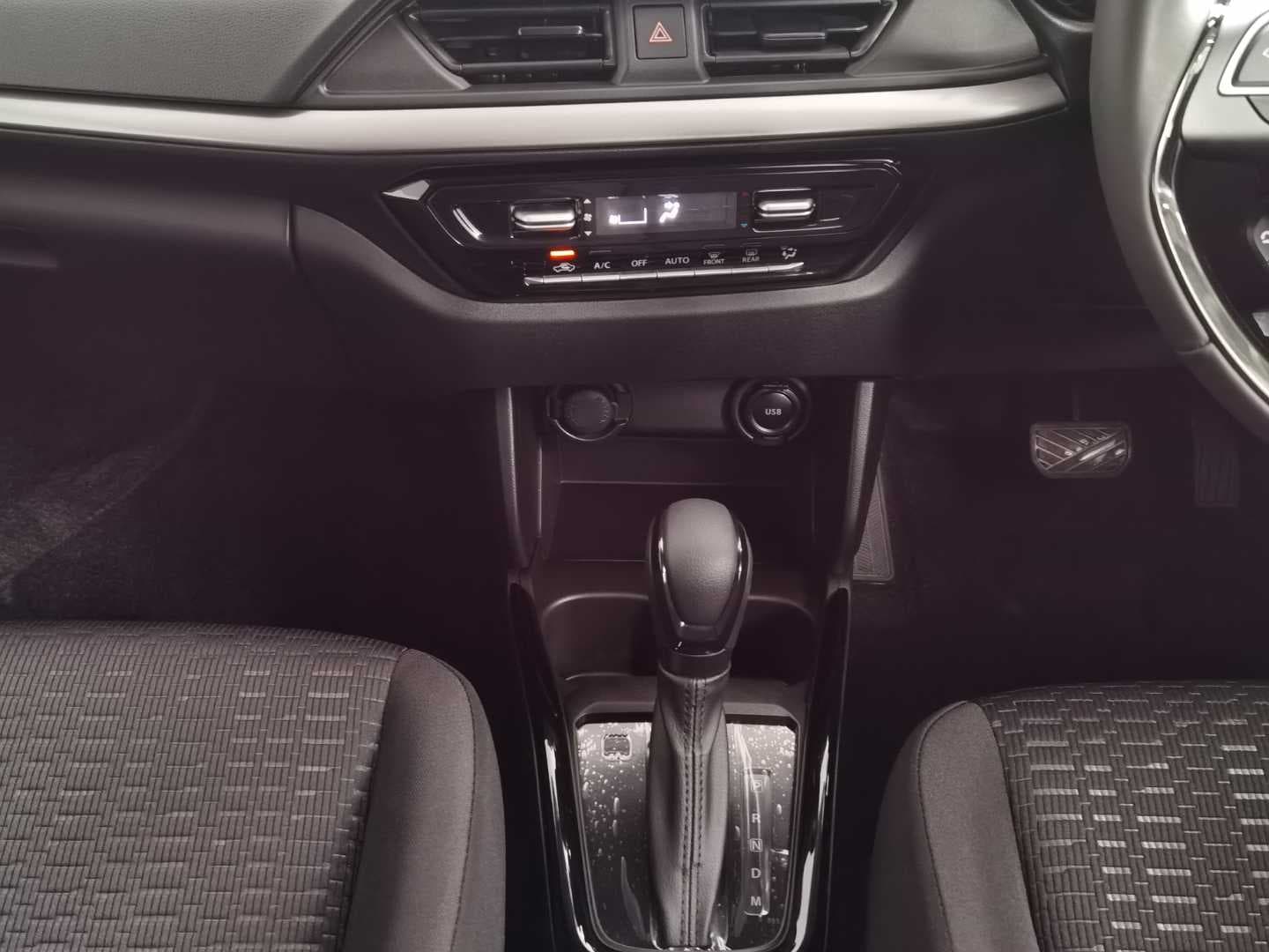 SUZUKI SWIFT 1.2 GLX CVT image 11