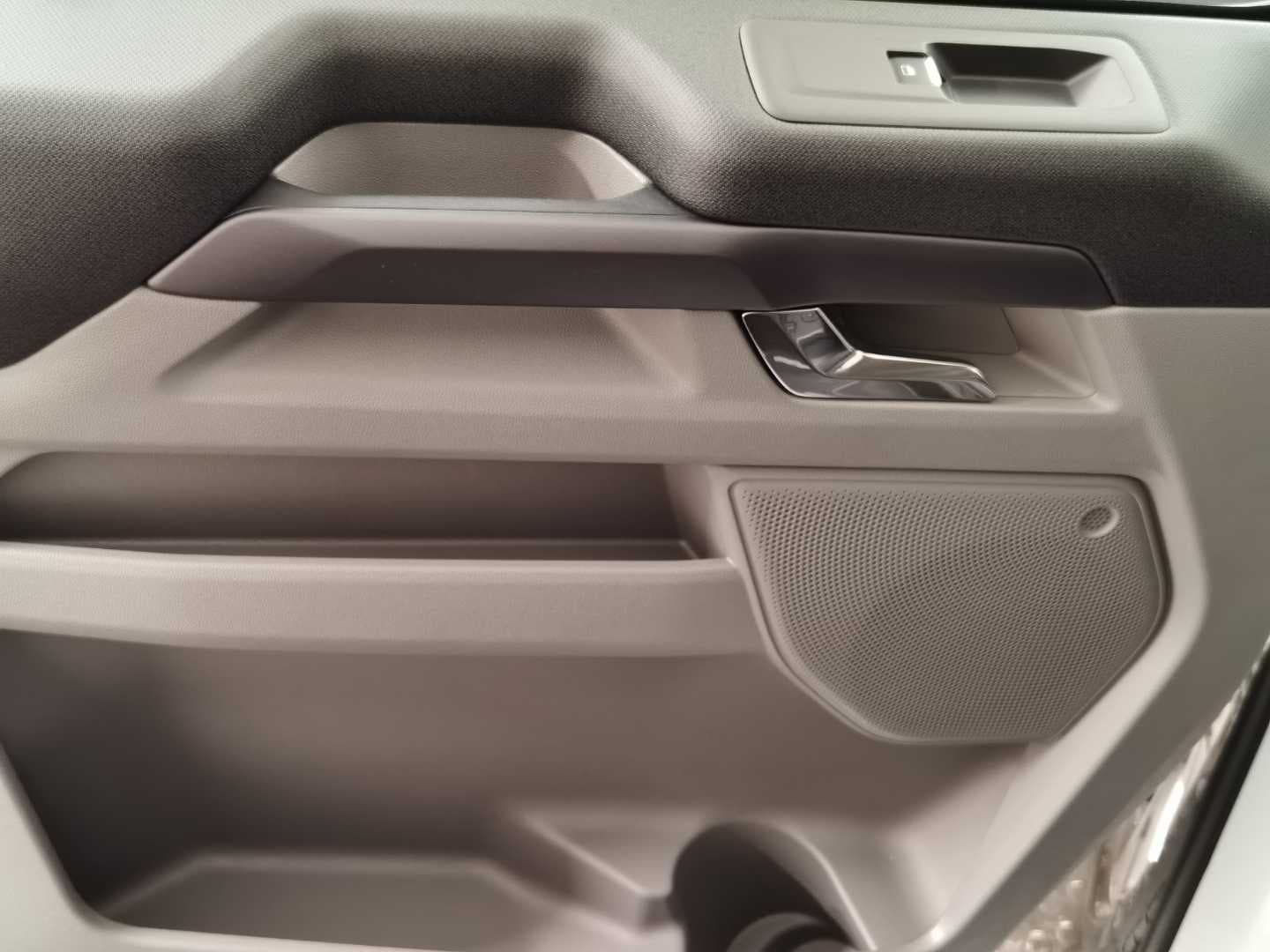 FORD TOURNEO CUSTOM 2.0D SPORT A/T image 16