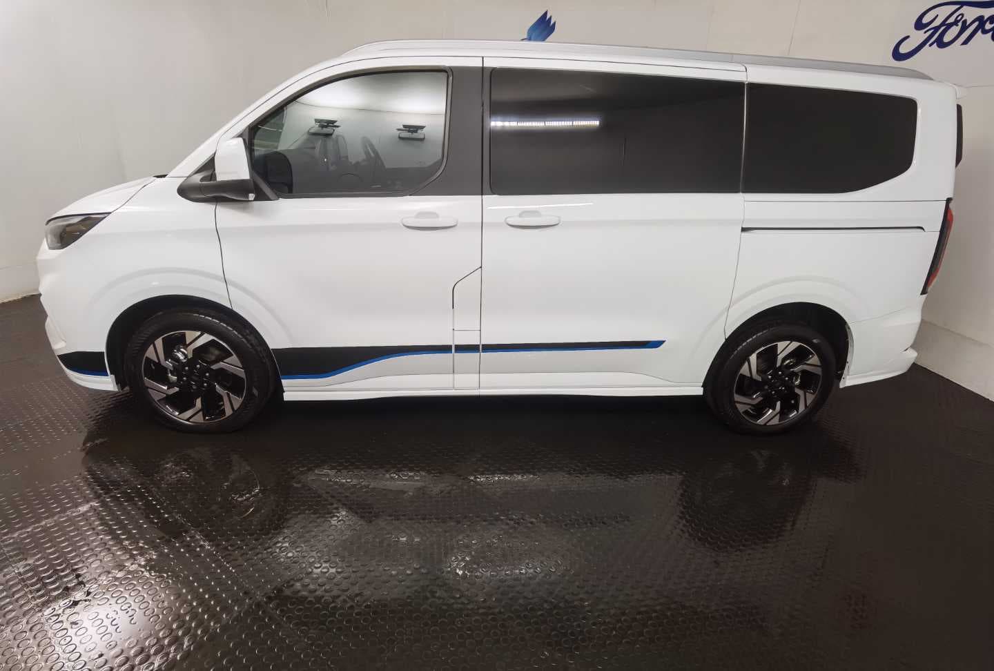 FORD TOURNEO CUSTOM 2.0D SPORT A/T image 12