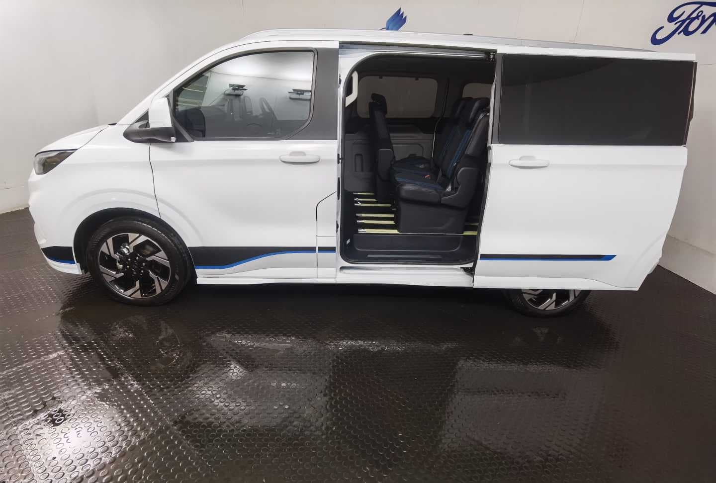 FORD TOURNEO CUSTOM 2.0D SPORT A/T image 13