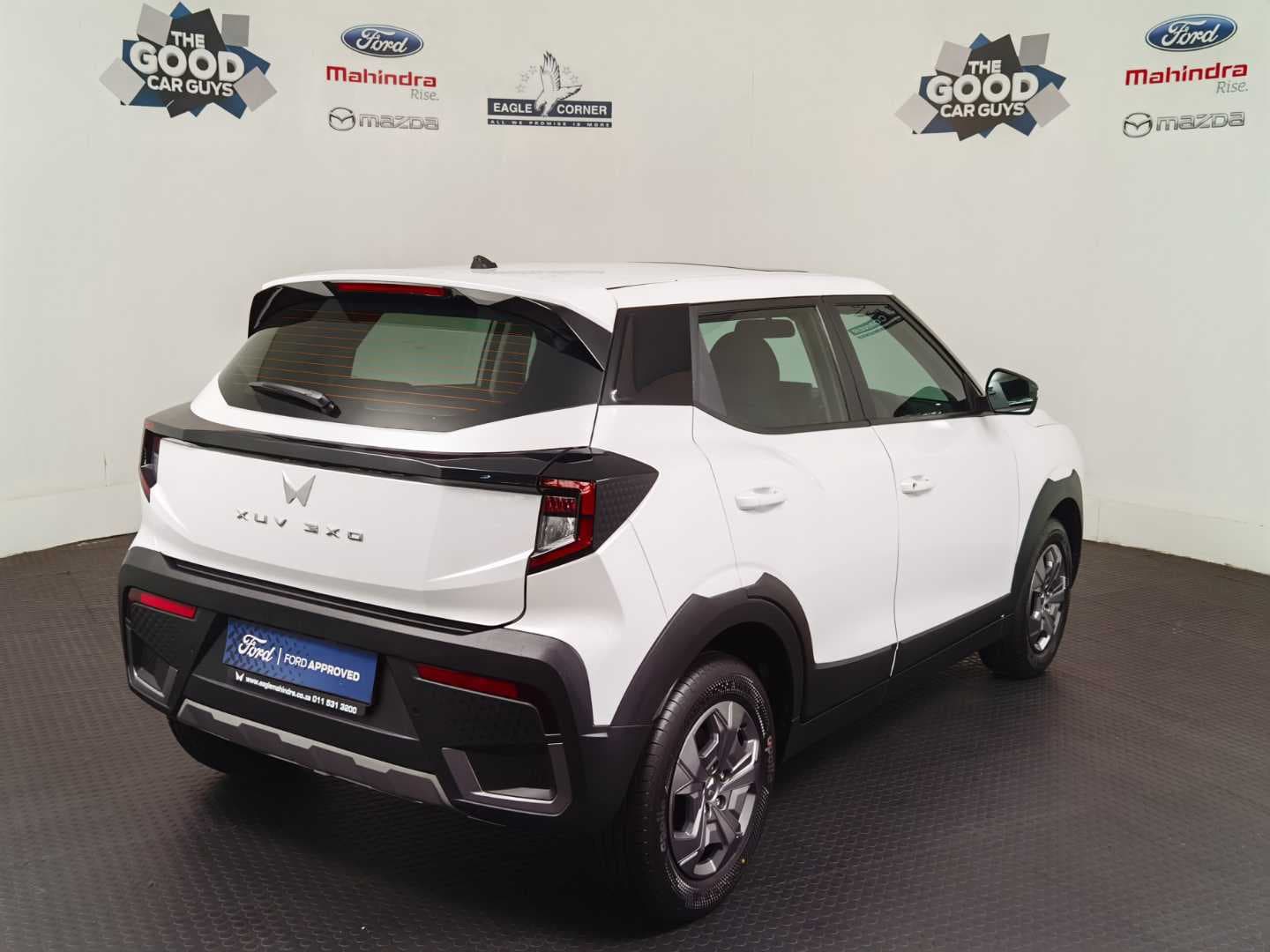 MAHINDRA XUV3XO 1.2T MX3 A/T image 8