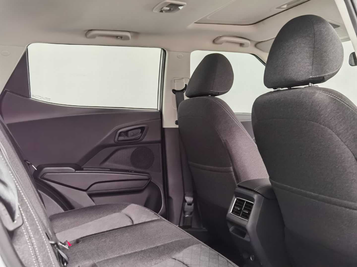 MAHINDRA XUV3XO 1.2T MX3 A/T image 16