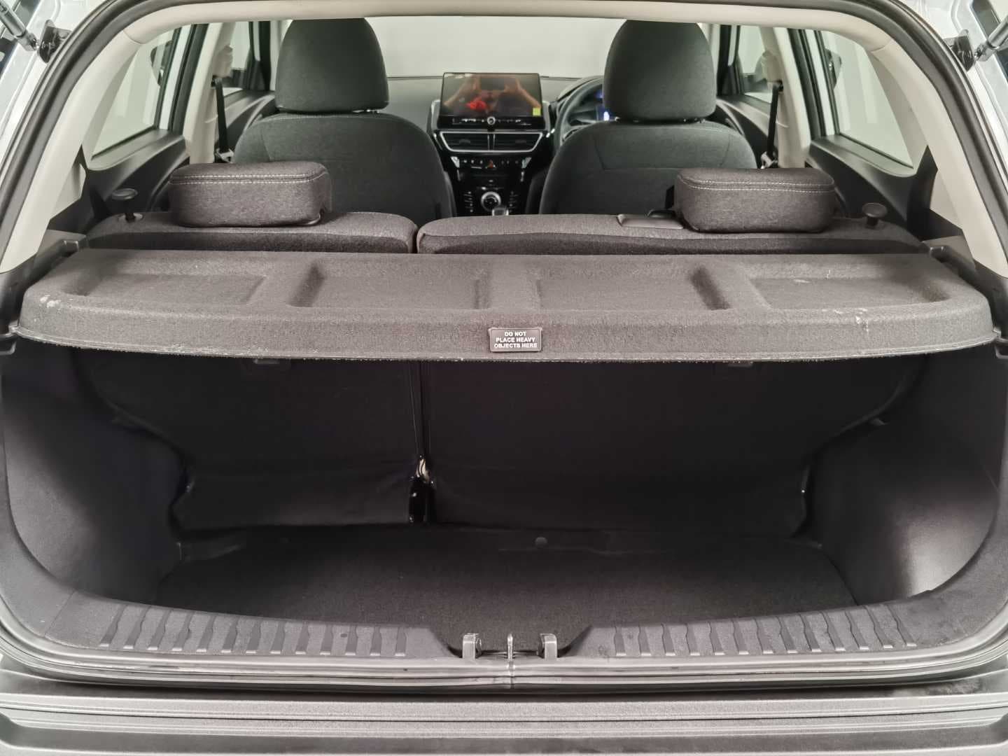 MAHINDRA XUV3XO 1.2T MX3 A/T image 6