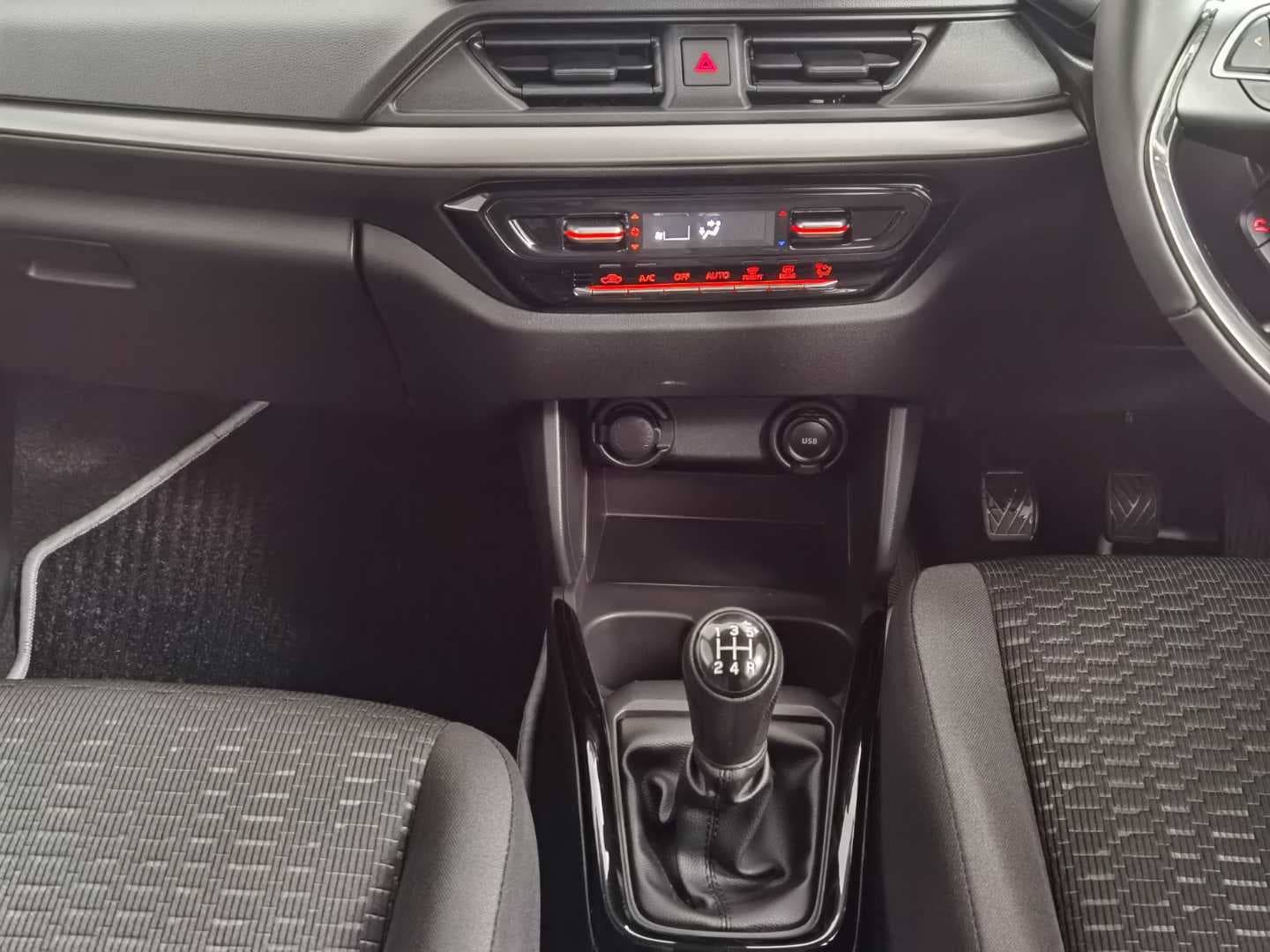 SUZUKI SWIFT 1.2 GLX image 14