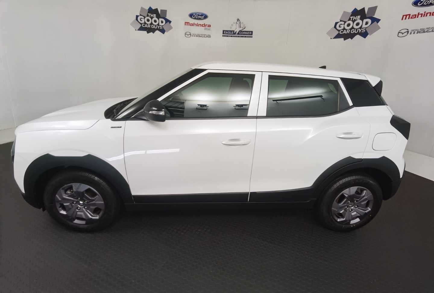 MAHINDRA XUV3XO 1.2T MX2 A/T image 10