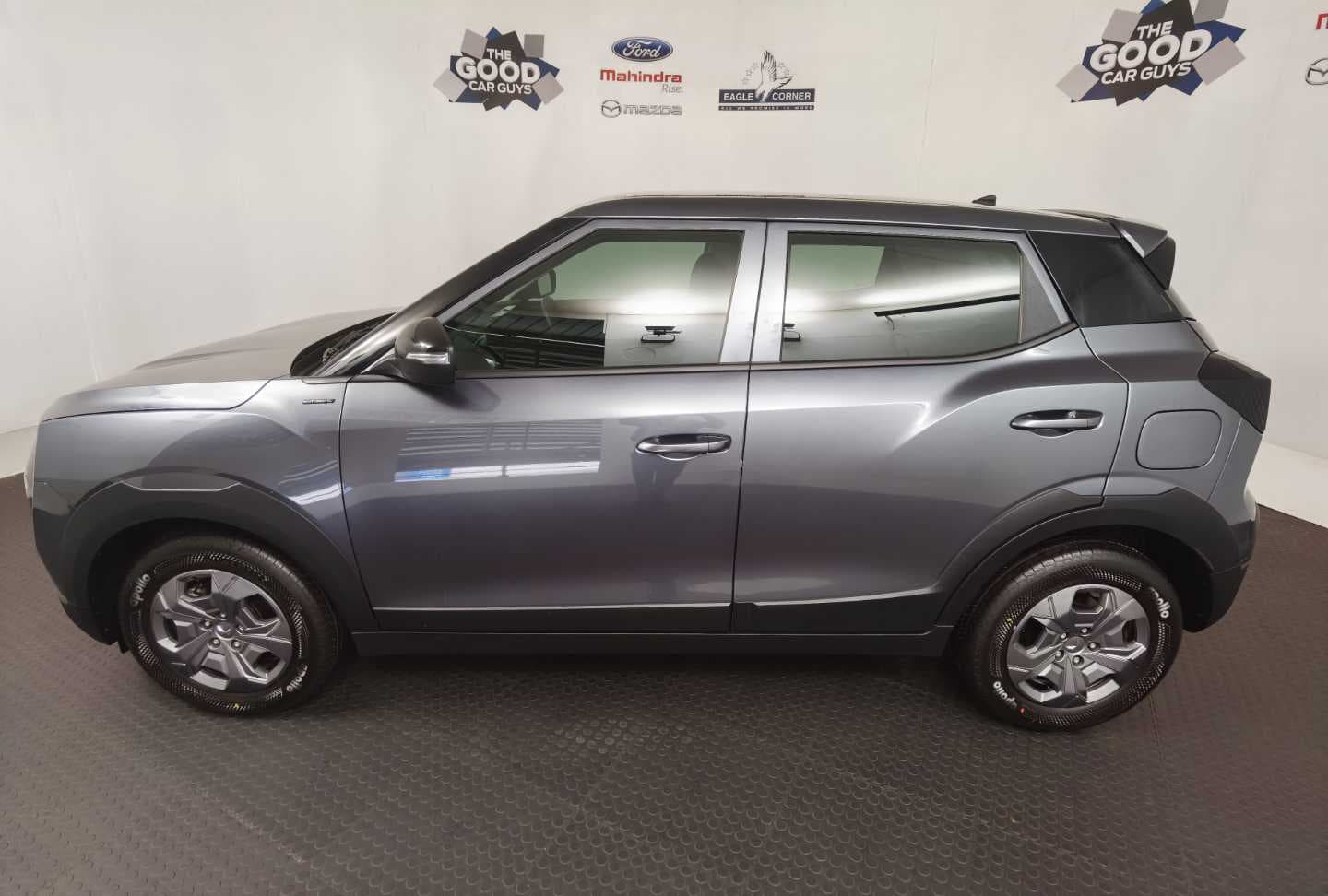 MAHINDRA XUV3XO 1.2T MX2 A/T image 10