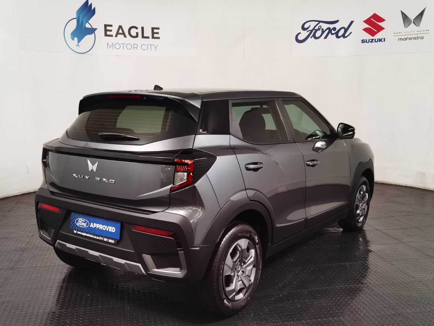 MAHINDRA XUV3XO 1.2T MX3 A/T image 8