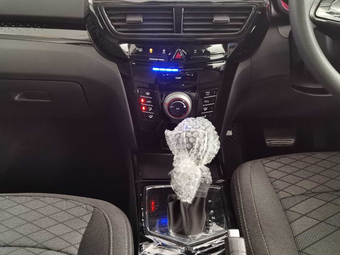 MAHINDRA XUV3XO 1.2T MX2 A/T image 14