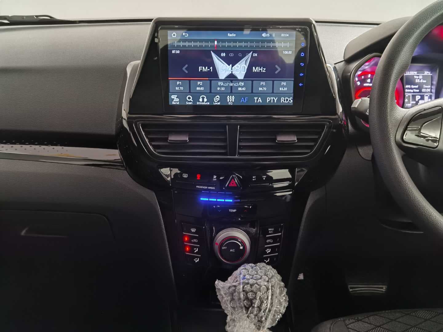 MAHINDRA XUV3XO 1.2T MX2 A/T image 12