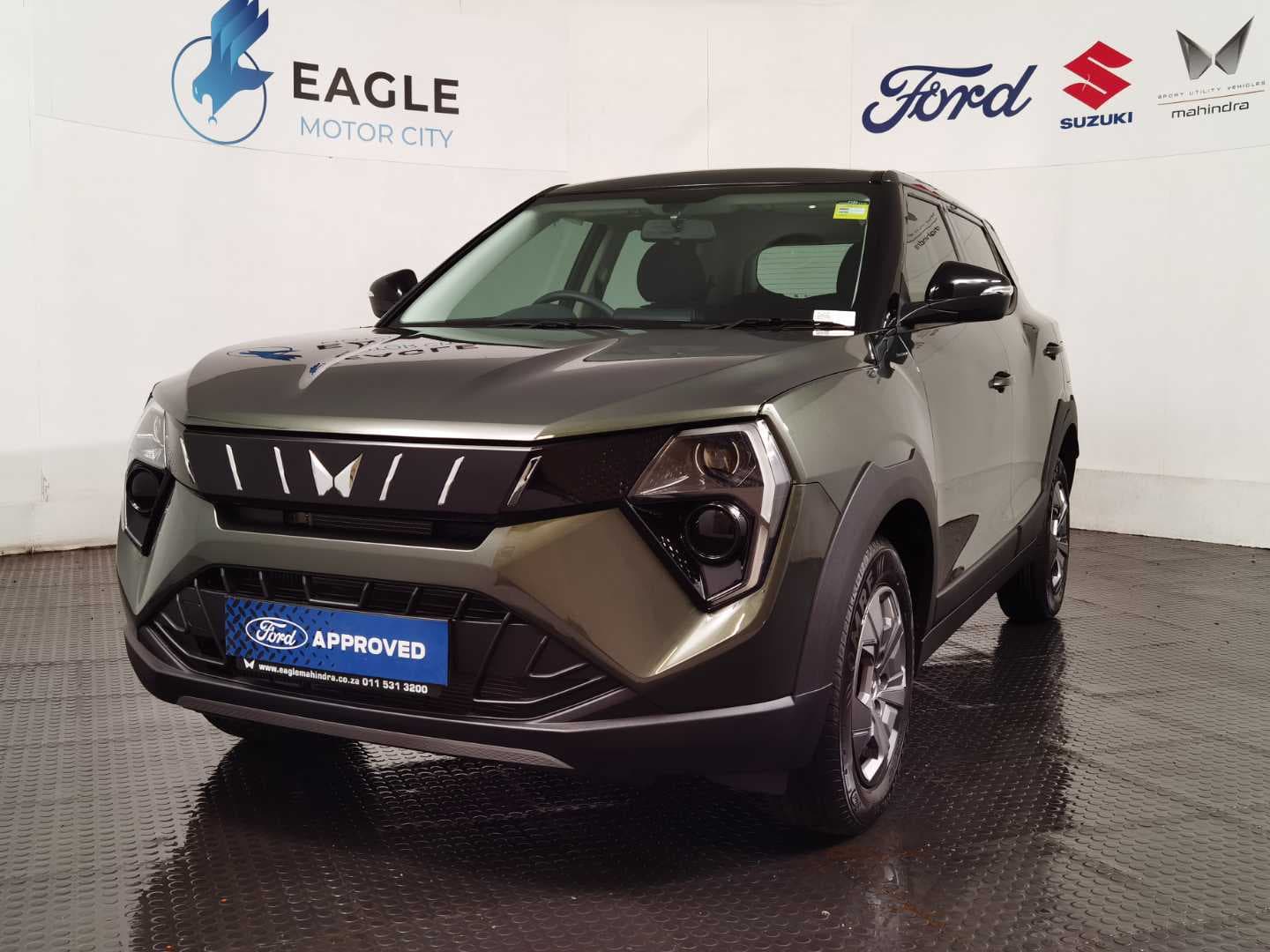 MAHINDRA XUV3XO 1.2T MX2 A/T image 3