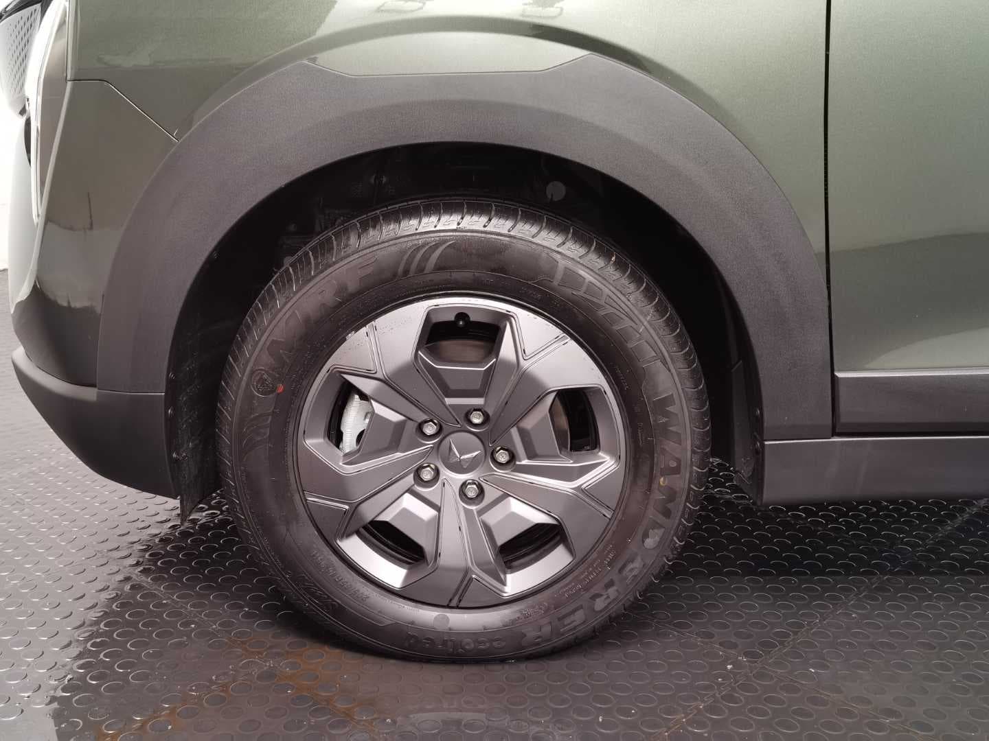 MAHINDRA XUV3XO 1.2T MX2 A/T image 15