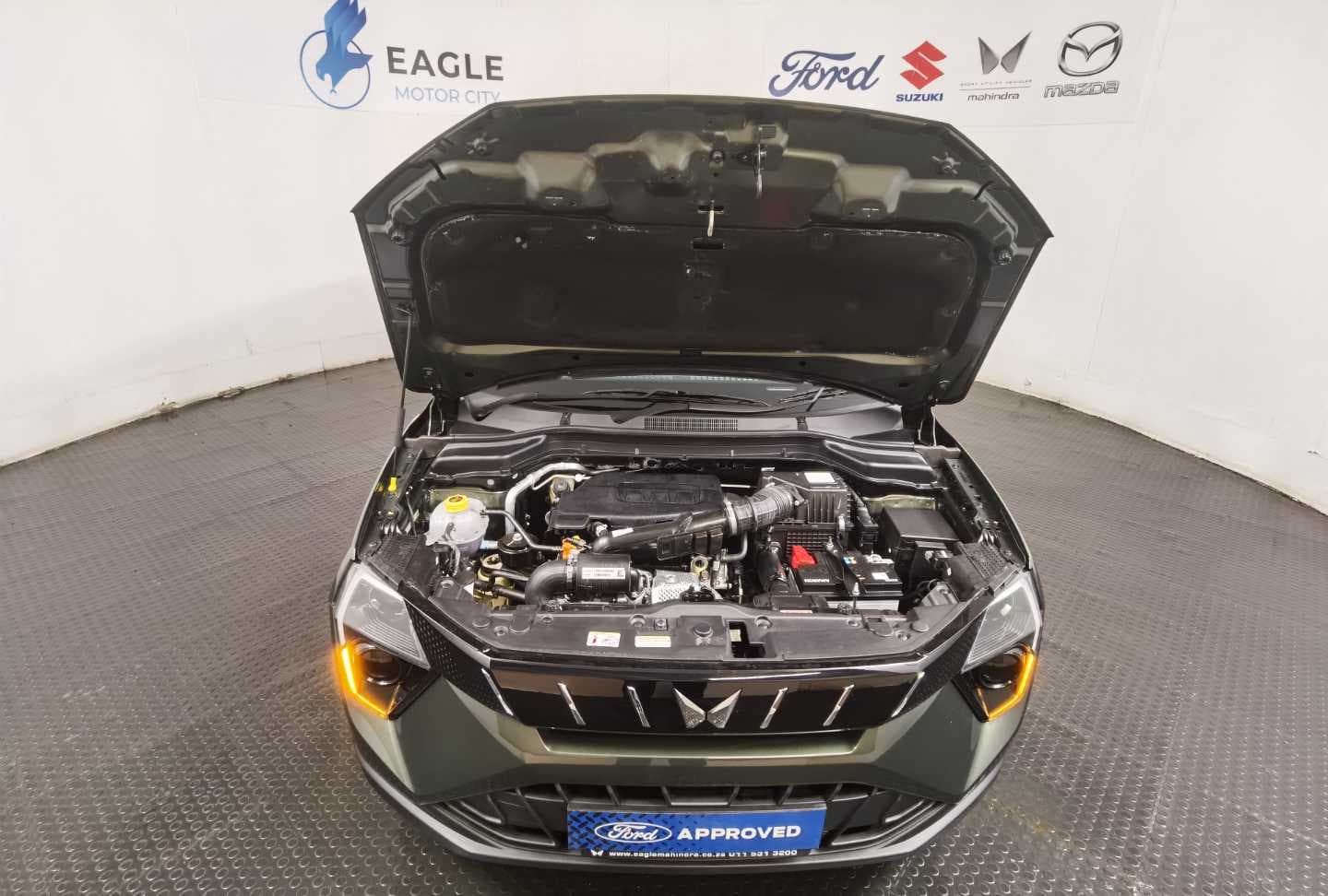 MAHINDRA XUV3XO 1.2T MX2 A/T image 4