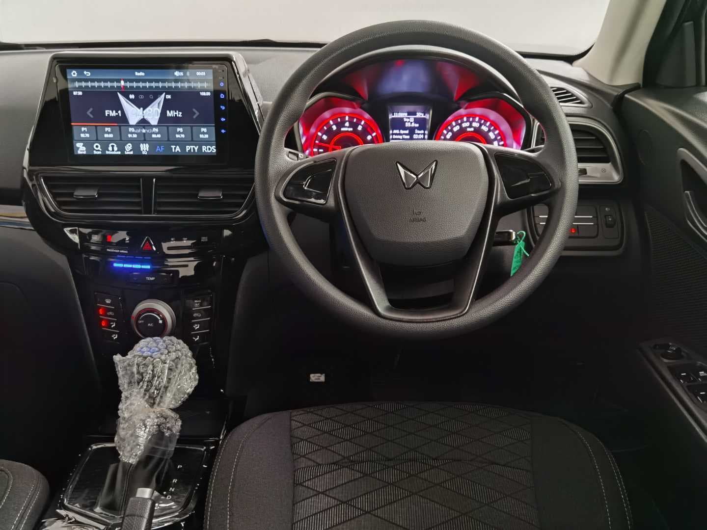 MAHINDRA XUV3XO 1.2T MX2 A/T image 20