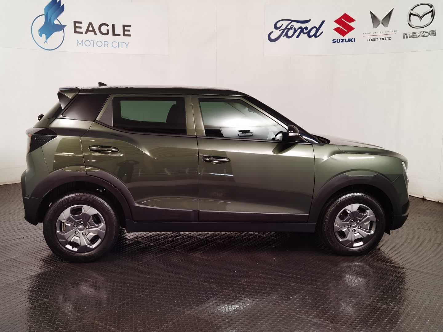 MAHINDRA XUV3XO 1.2T MX2 A/T image 10