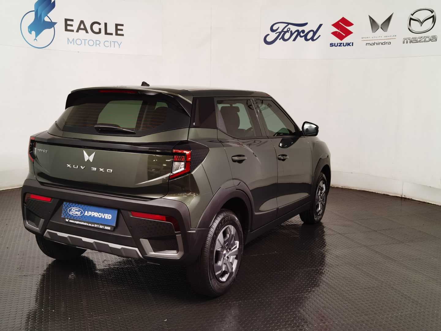 MAHINDRA XUV3XO 1.2T MX2 A/T image 9