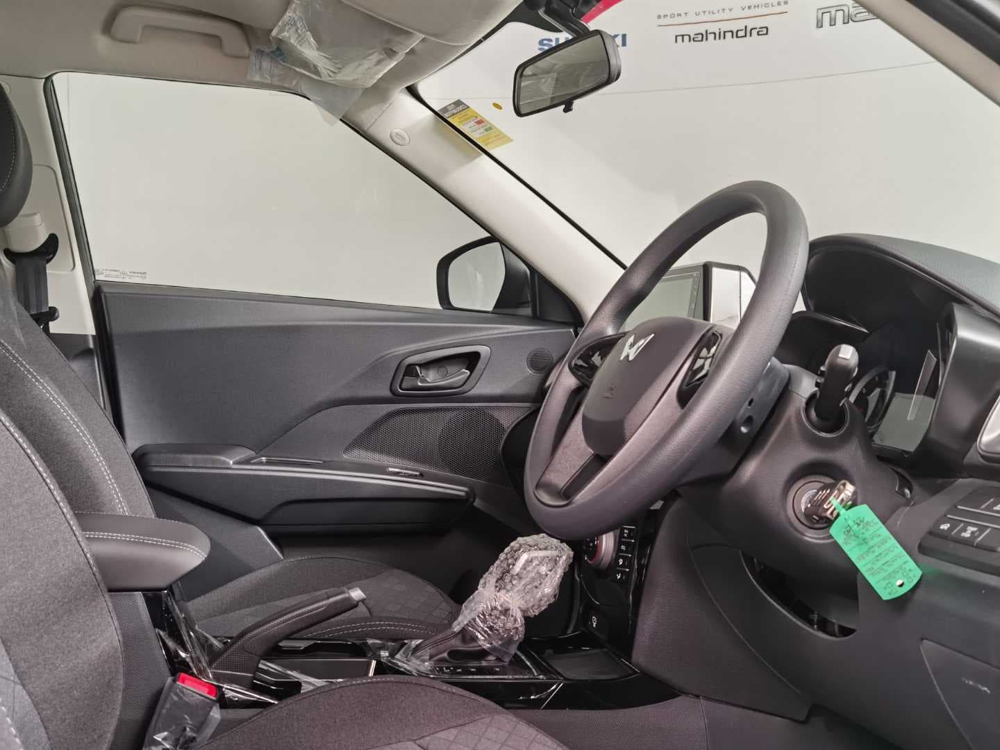 MAHINDRA XUV3XO 1.2T MX2 A/T image 18