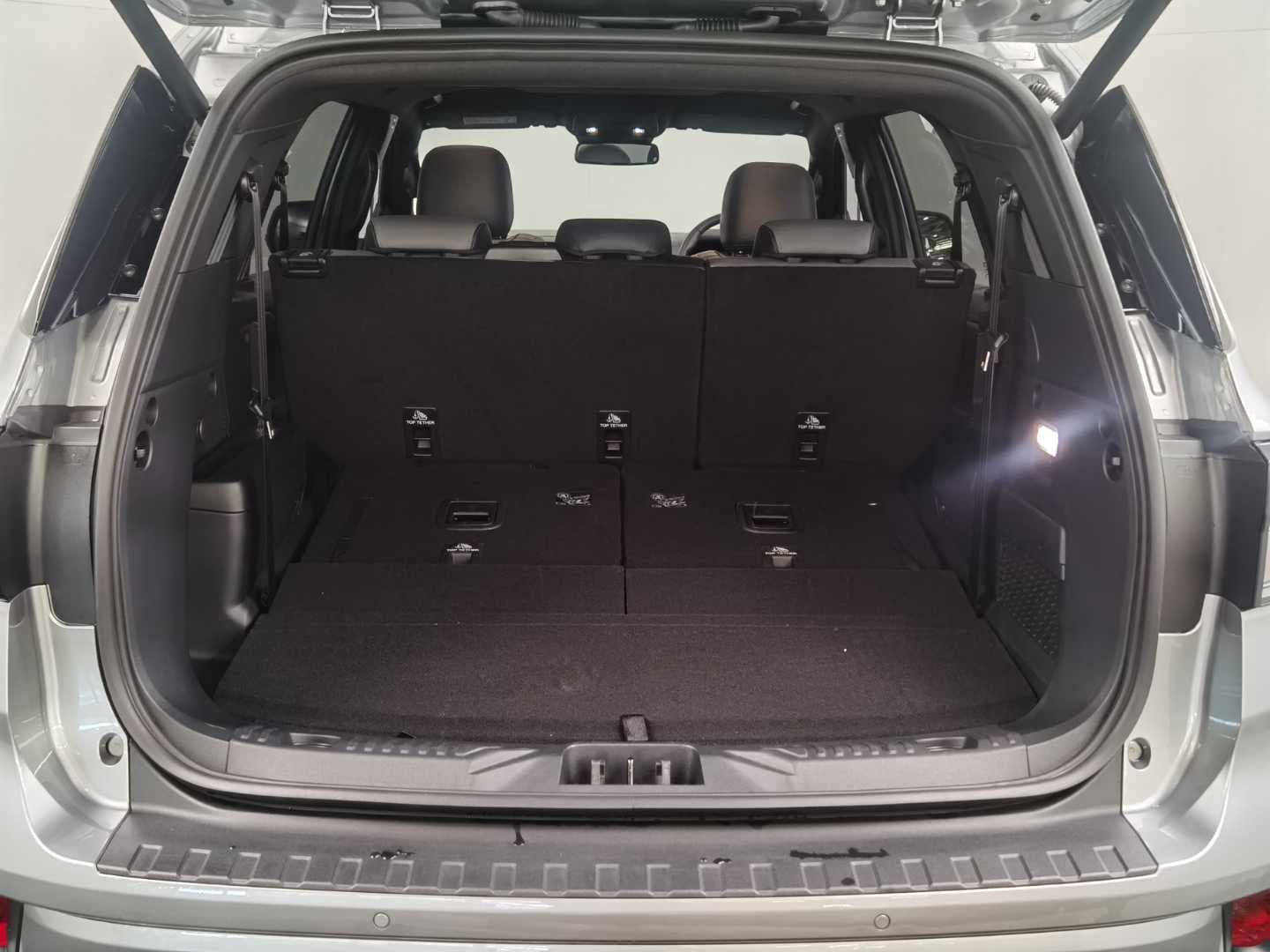 FORD EVEREST 3.0D V6 SPORT AWD A/T image 6