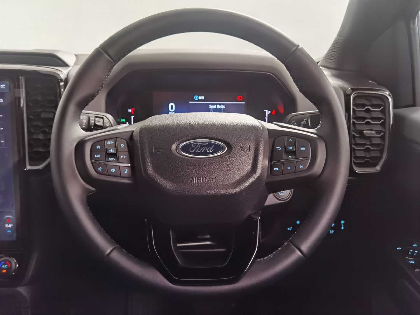 FORD EVEREST 3.0D V6 SPORT AWD A/T image 17