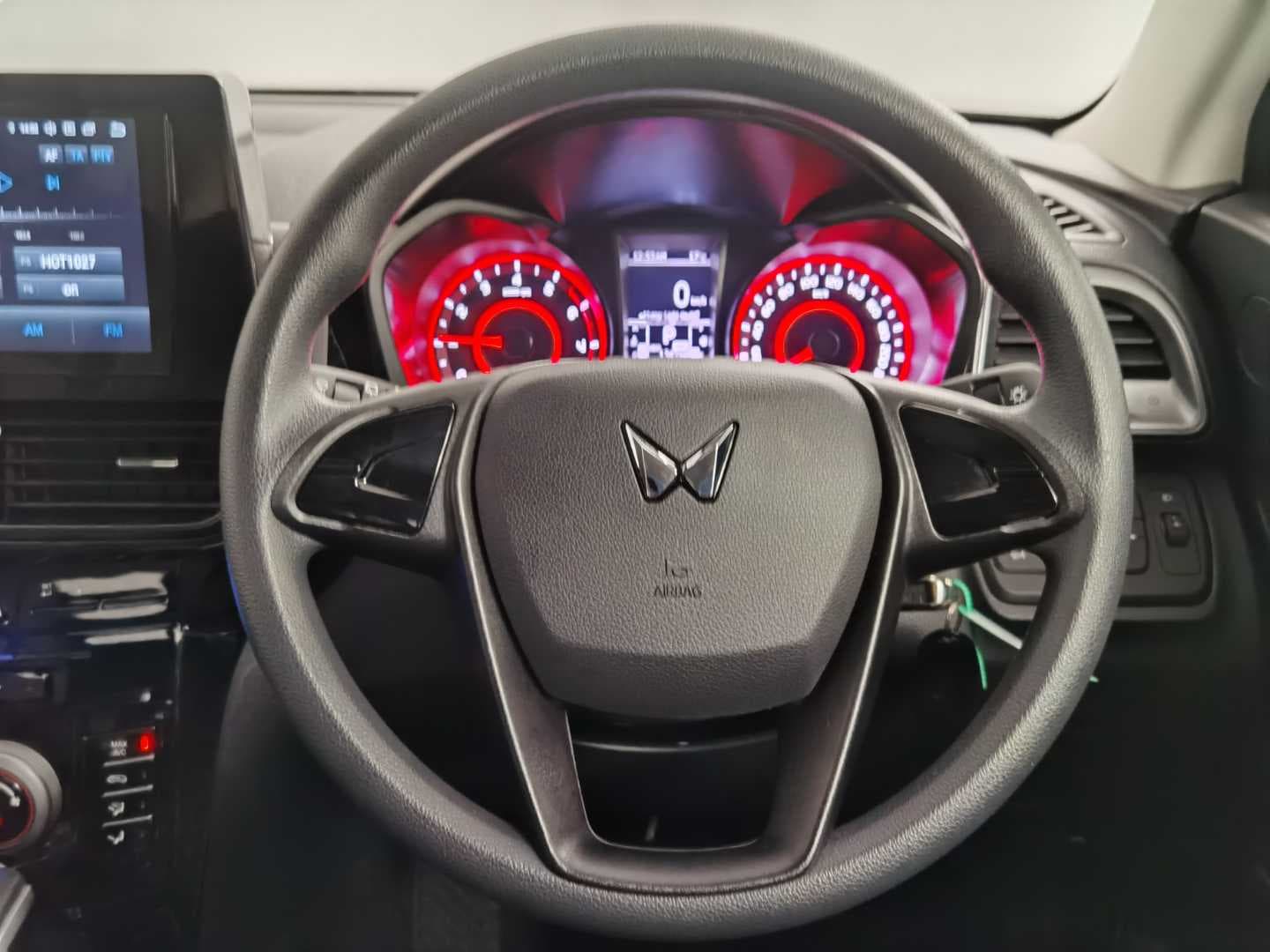 MAHINDRA XUV3XO 1.2T MX2 A/T image 14