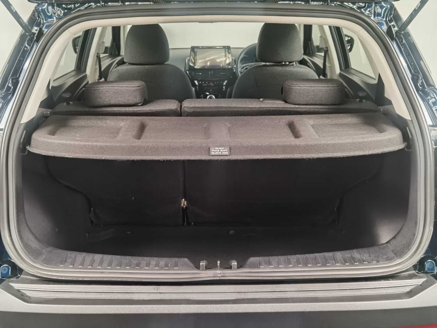MAHINDRA XUV3XO 1.2T MX2 A/T image 6