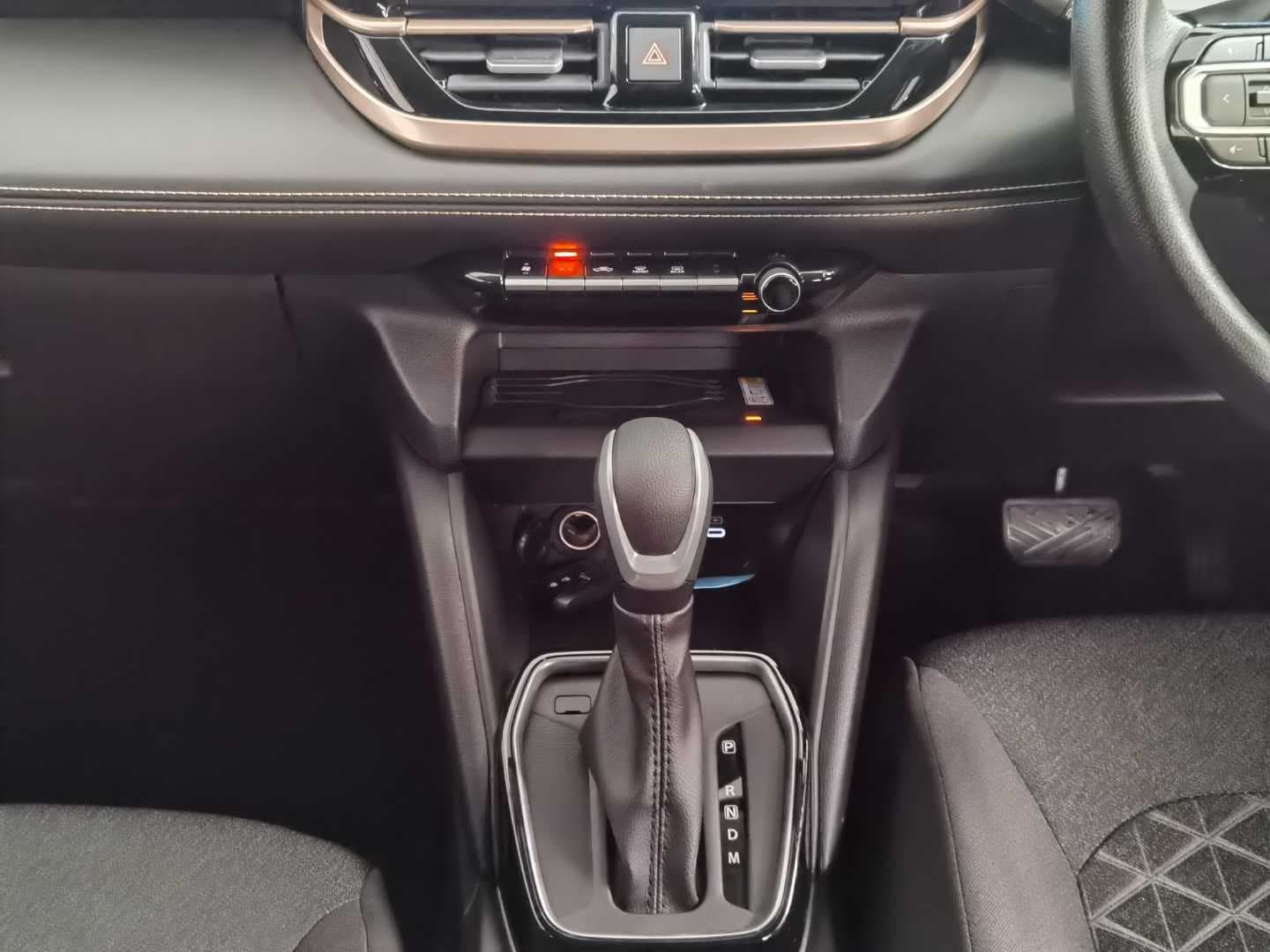 SUZUKI ACROSS 1.5 GL A/T (MILD HYBRID) image 14