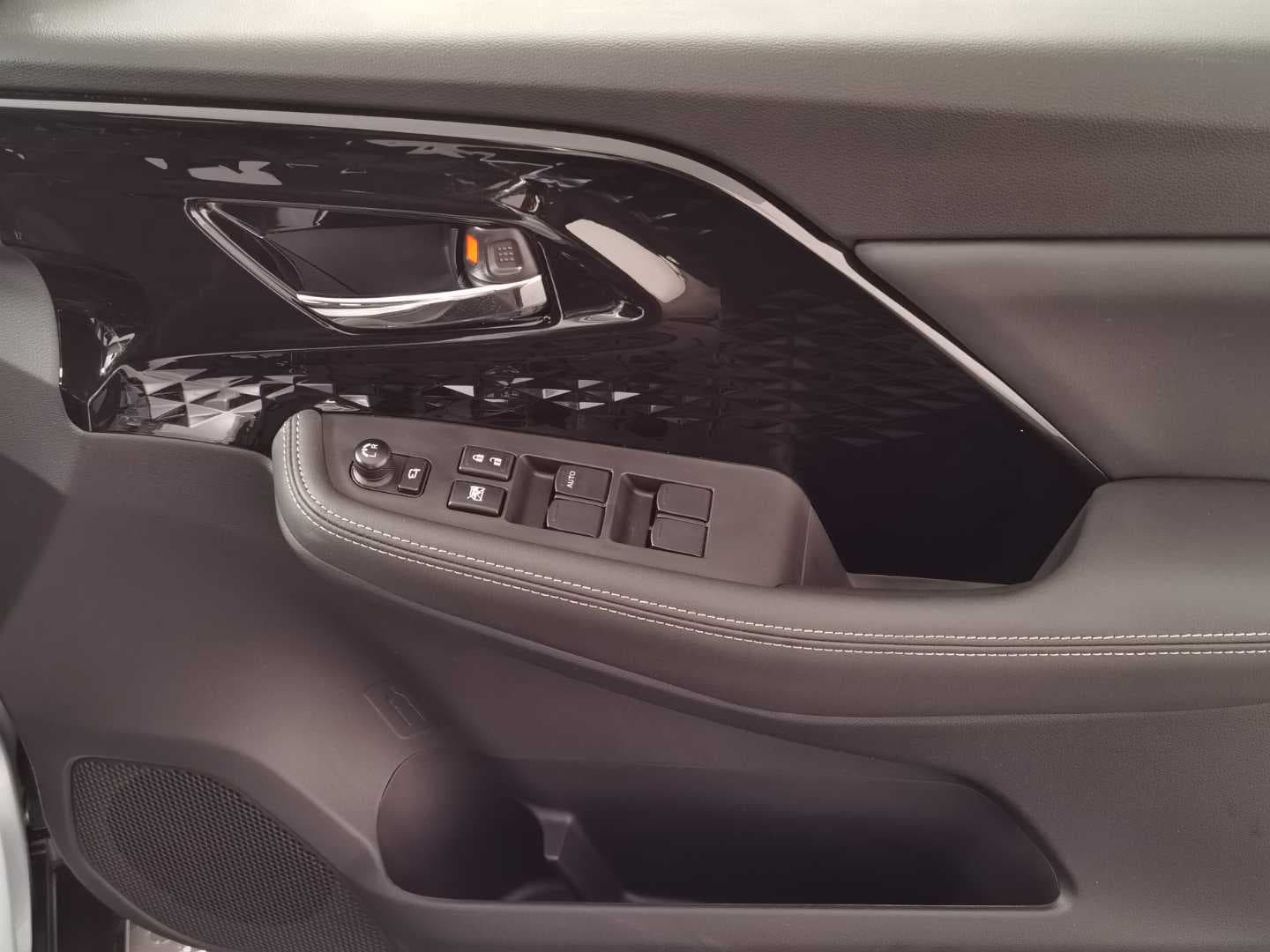 SUZUKI ACROSS 1.5 GL A/T (MILD HYBRID) image 16