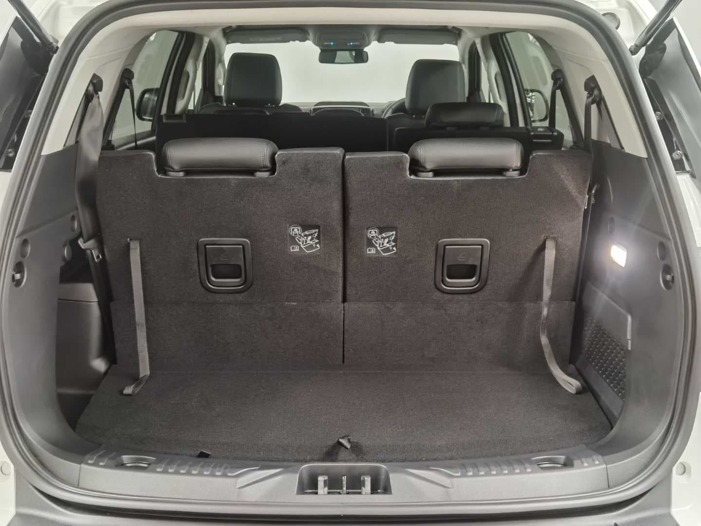 FORD EVEREST 2.0 SIT ACTIVE A/T image 7