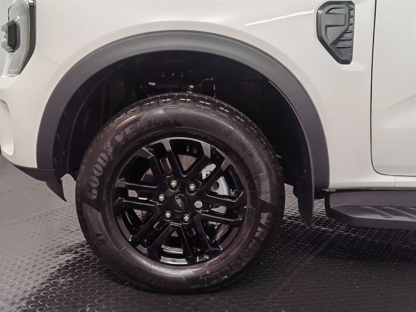 FORD EVEREST 2.0 SIT ACTIVE A/T image 12