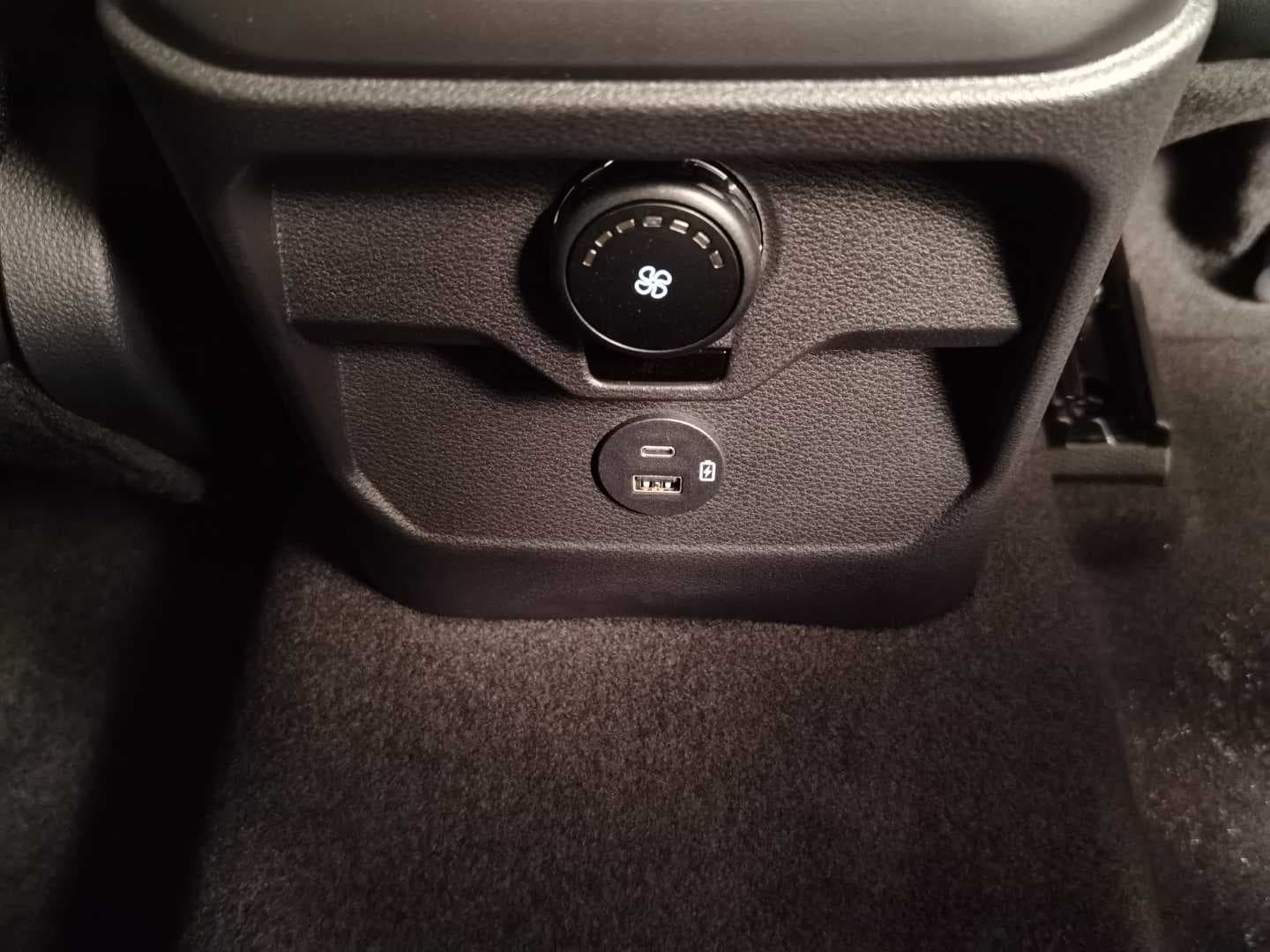 FORD EVEREST 2.0 SIT ACTIVE A/T image 16