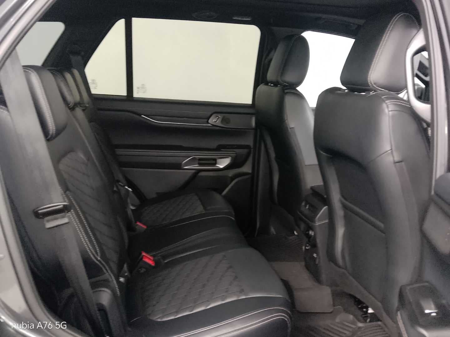 FORD EVEREST 3.0D V6 PLATINUM AWD A/T image 20