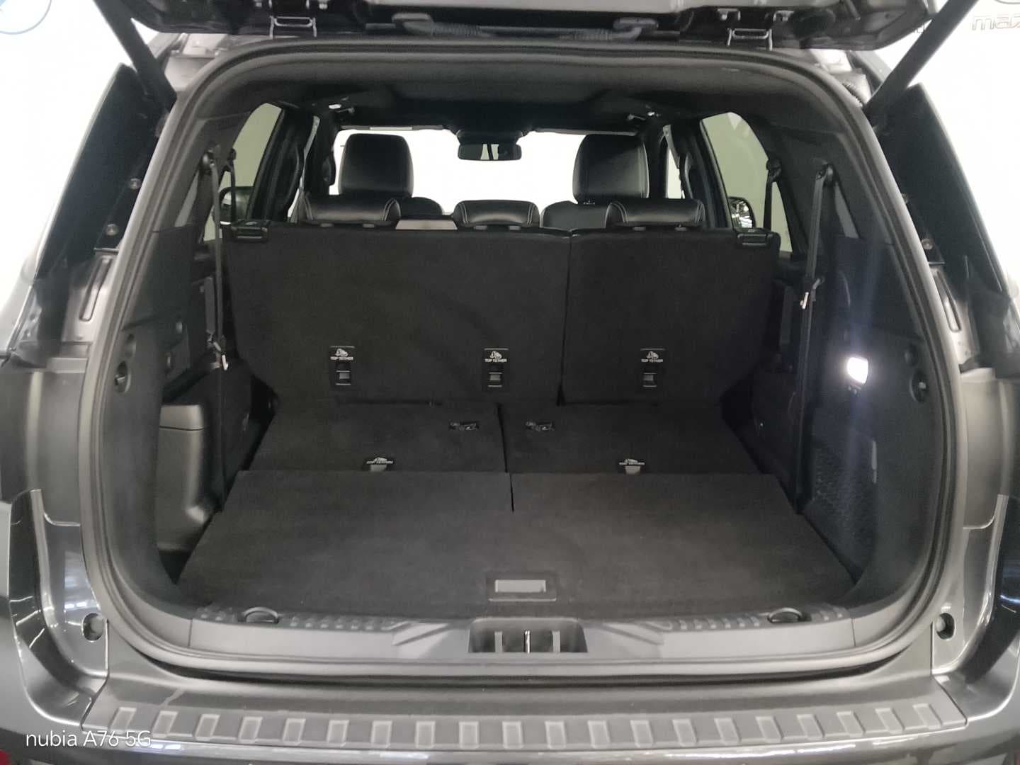 FORD EVEREST 3.0D V6 PLATINUM AWD A/T image 8